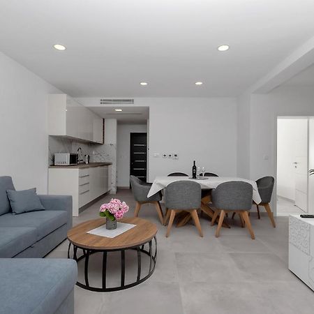 Central Beach Apartments Tucepi Ngoại thất bức ảnh