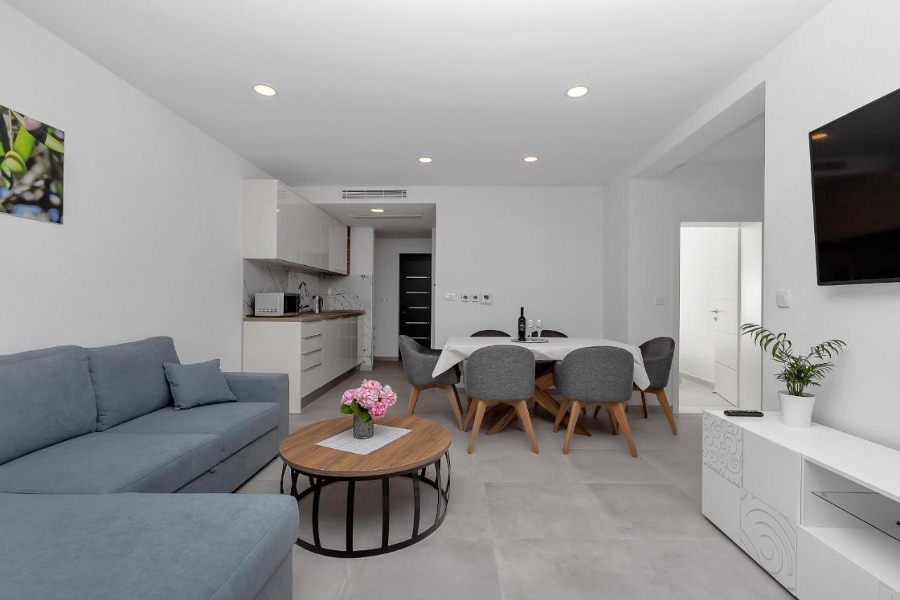 Central Beach Apartments Tucepi Ngoại thất bức ảnh